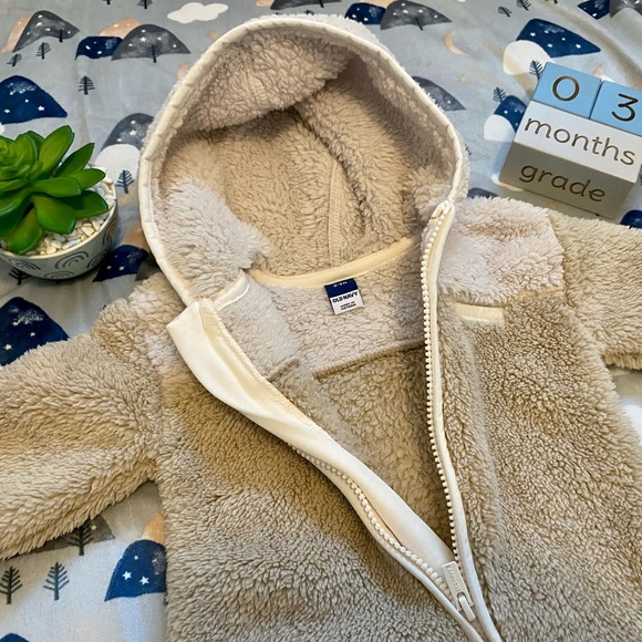 NEVER WORN HOODED SHERPA ONE-PIECE - Picture 3 of 7